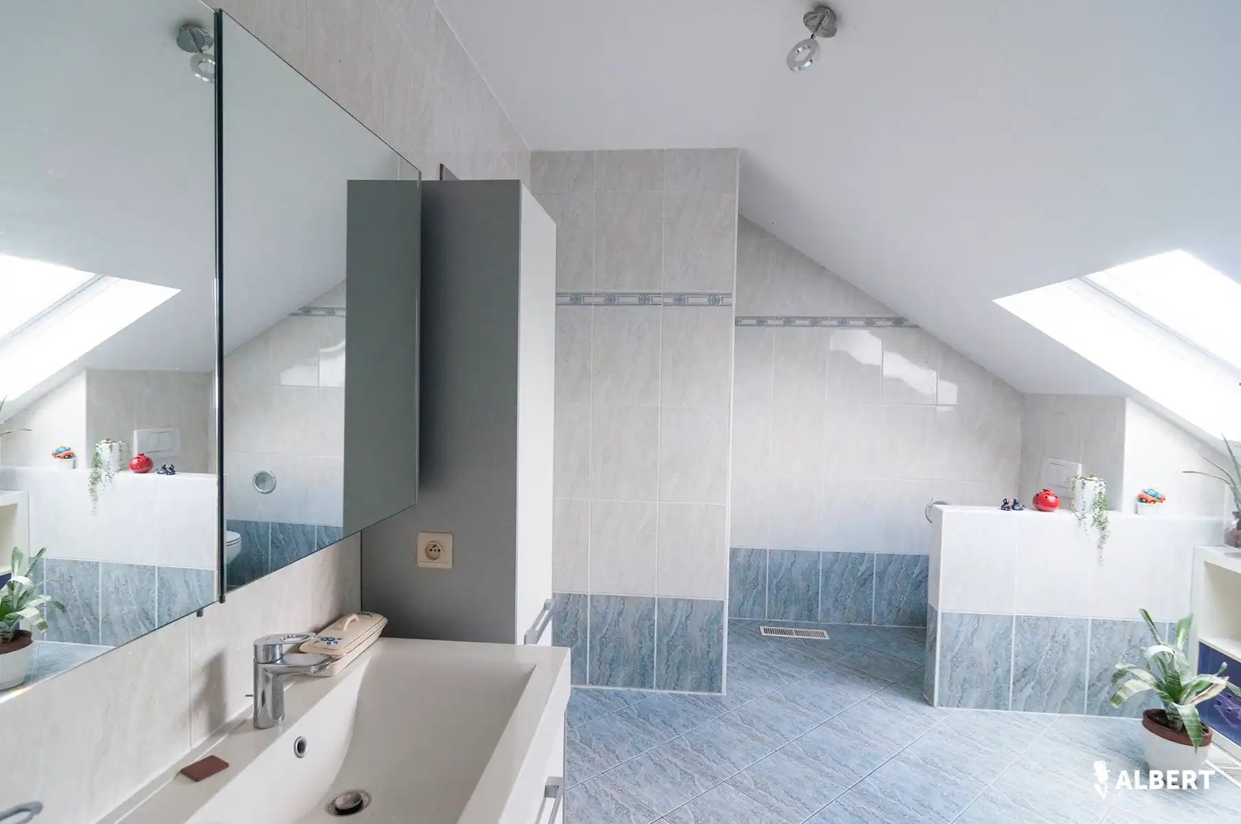  Ruime woning van 239m² op groot perceel  in Diepenbeek! foto 25