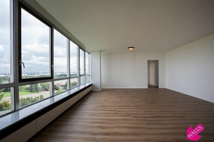 Vernieuwd en instapklaar appartement (130 m²) op de 12de verdieping van Residentie 'Panorama Tower'! foto 2