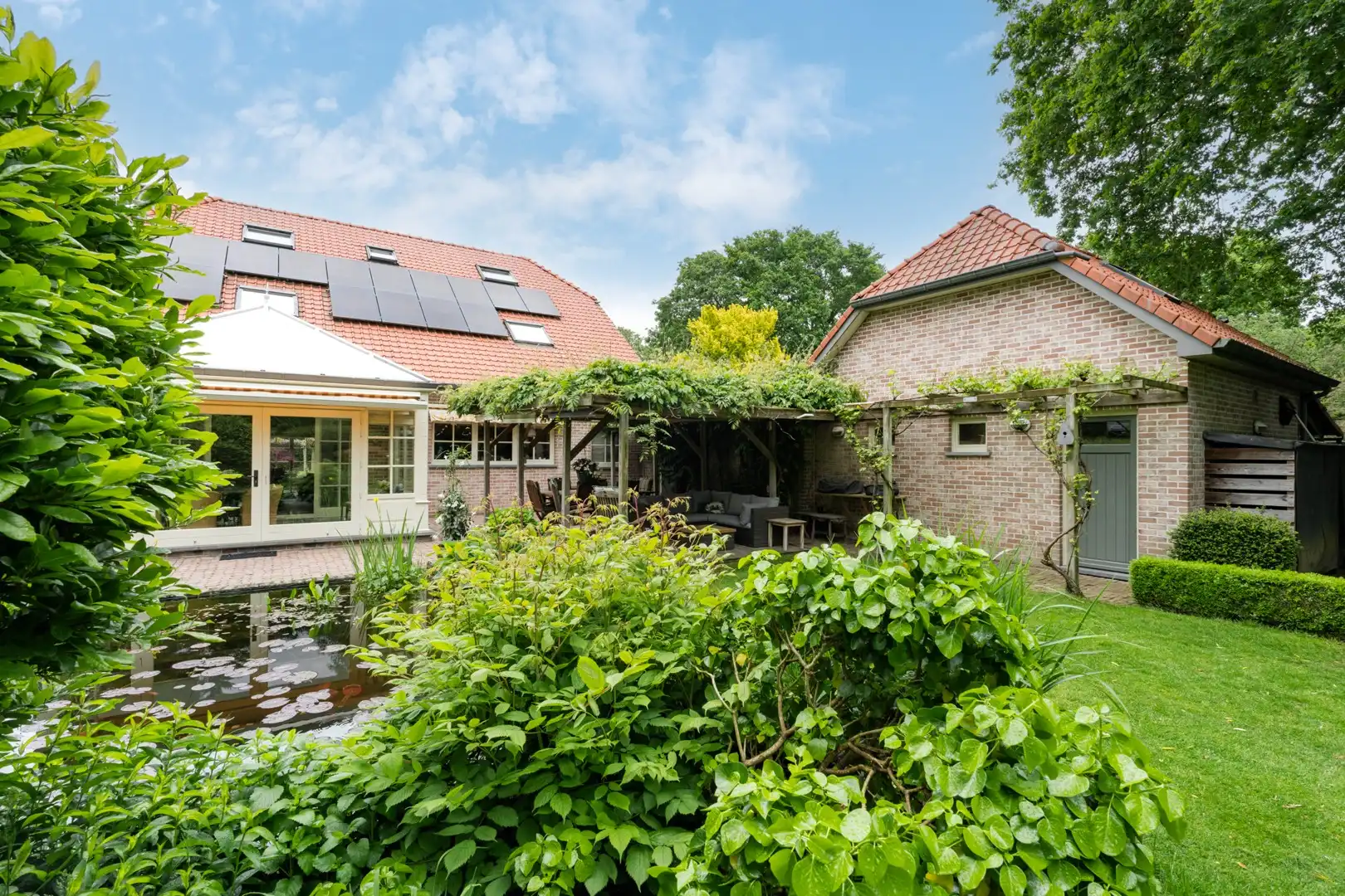 Charmante & sfeervolle, instapklare, energiecorrecte (EPC B) villa-landhuis met 5 slaapkamers, 3 badkamers, bureau én dubbele garage. foto 71