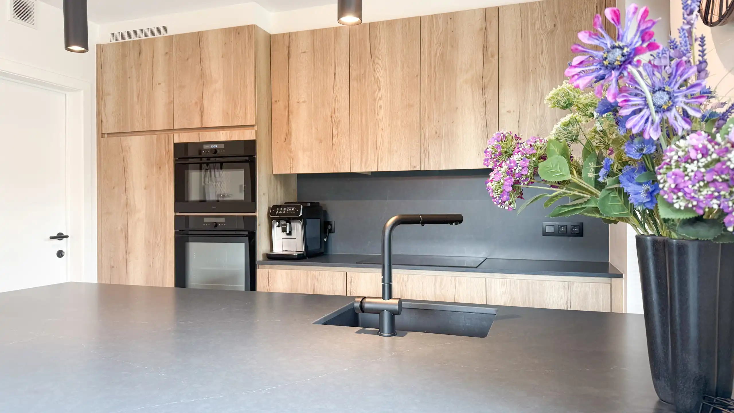 Moderne halfopen woning met 3 slpks en tuin! foto 17