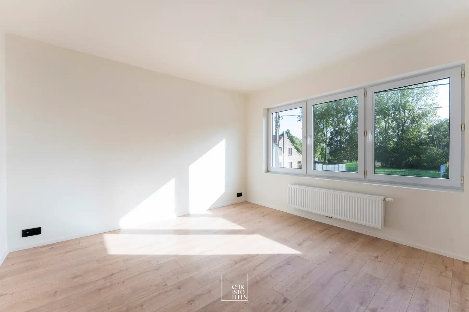 Gerenoveerde gezinswoning met tuin op een rustige locatie!  foto 9