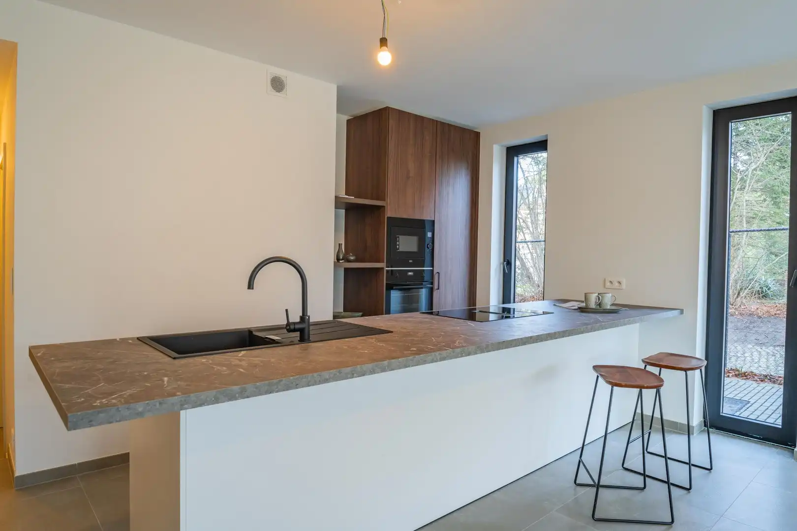 Stijlvol en instapklaar appartement op gelijkvloers. foto {{pictureIndex}}