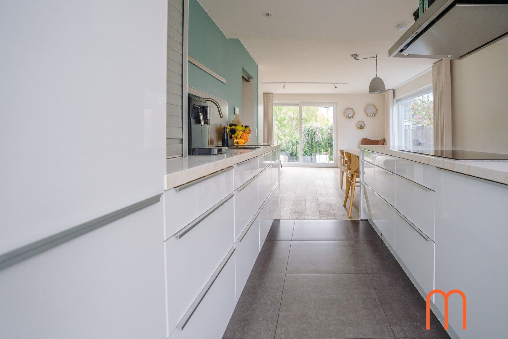 Prachtig gerenoveerde halfopen woning met 4 slaapkamers te koop in Mariakerke foto 4