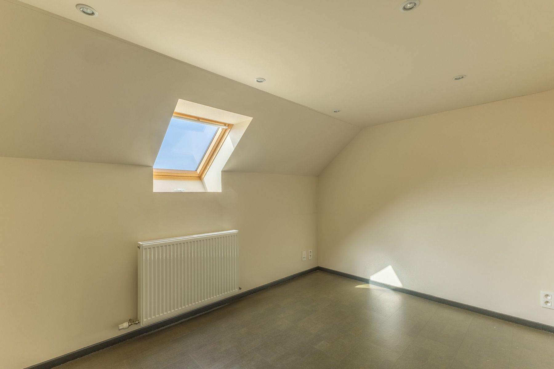 Instapklare woning met (min) 5 slaapkamers foto 12