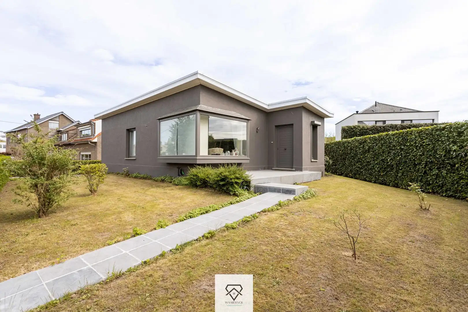 Uitstekend gelegen bungalow met ruimte en potentieel te Drongen foto 3