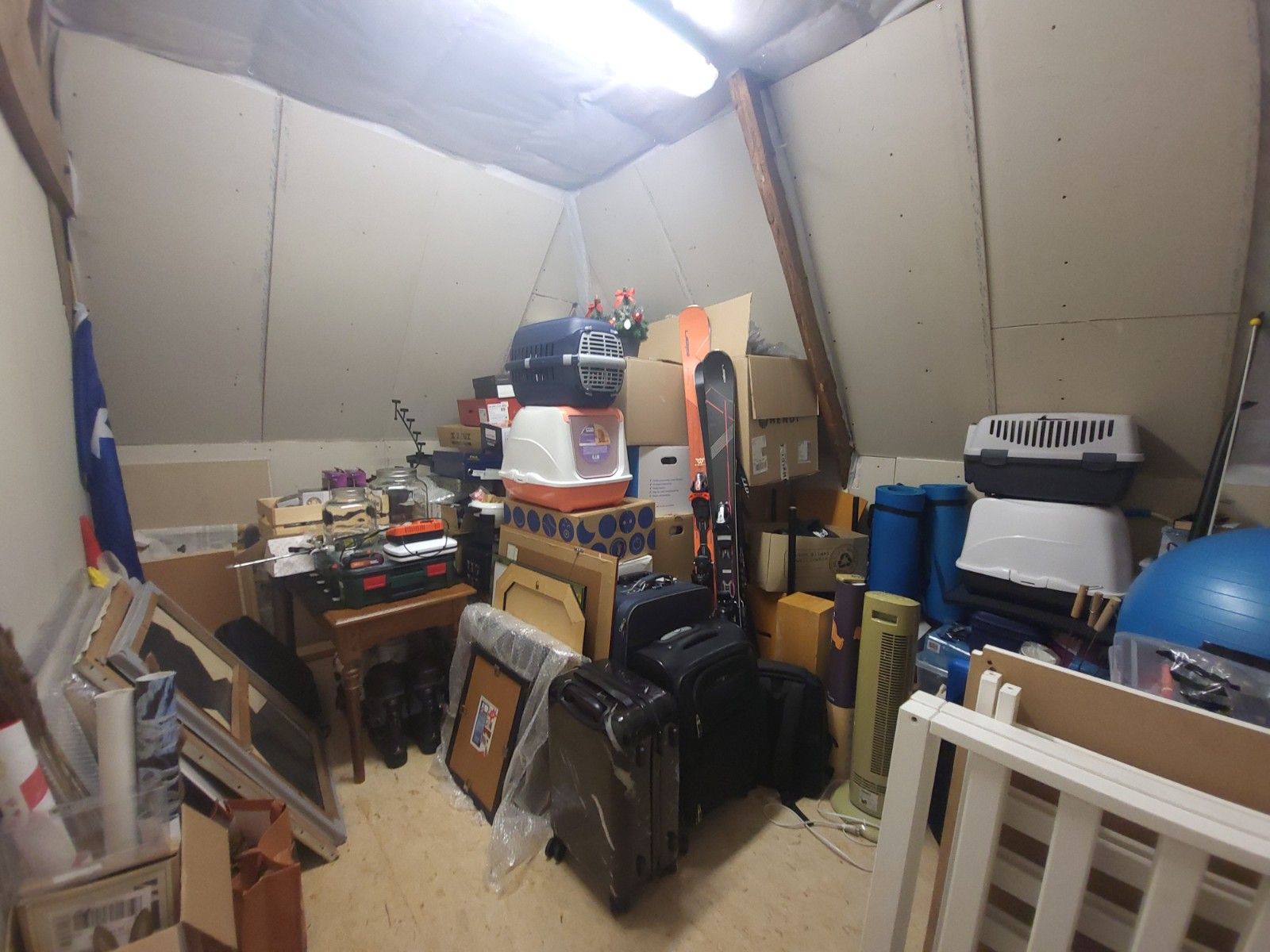 Alleenstaande woning met grote weide en stalling foto 15