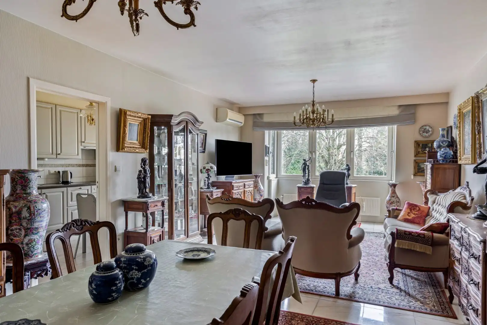 INVESTERINGSPAND: Ruim appartement met garage en zicht op de middeleeuwse Wallen te Tongeren foto 7