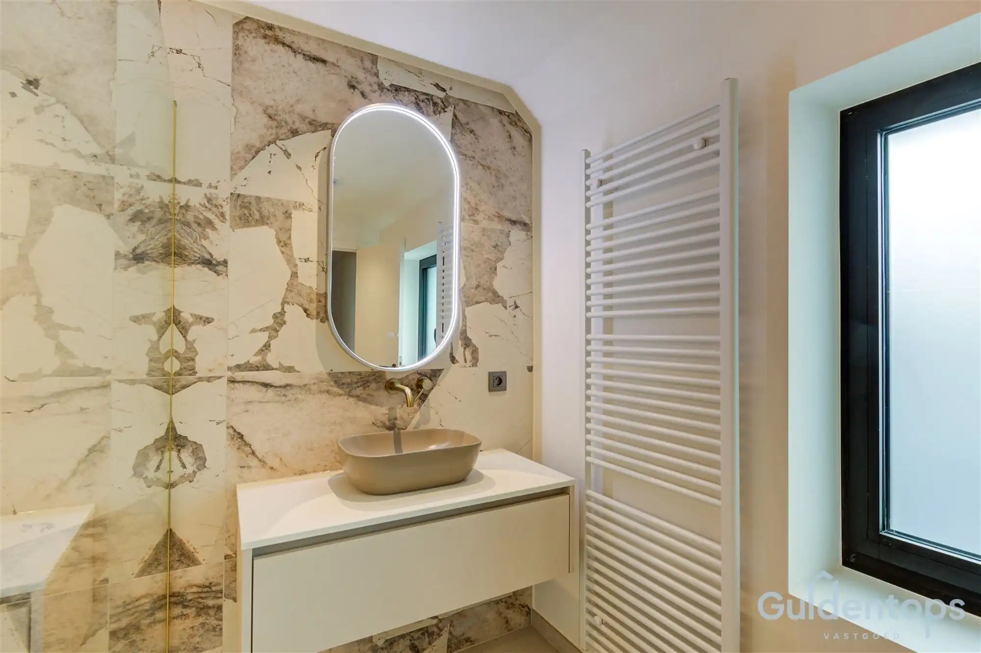 knappe, vernieuwde gezinswoning met tuin in hartje Berchem foto 26