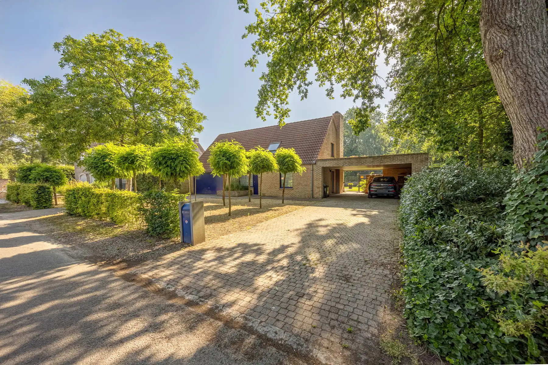 Ruime villa op 2.715 m² in een rustige en groene omgeving foto 5
