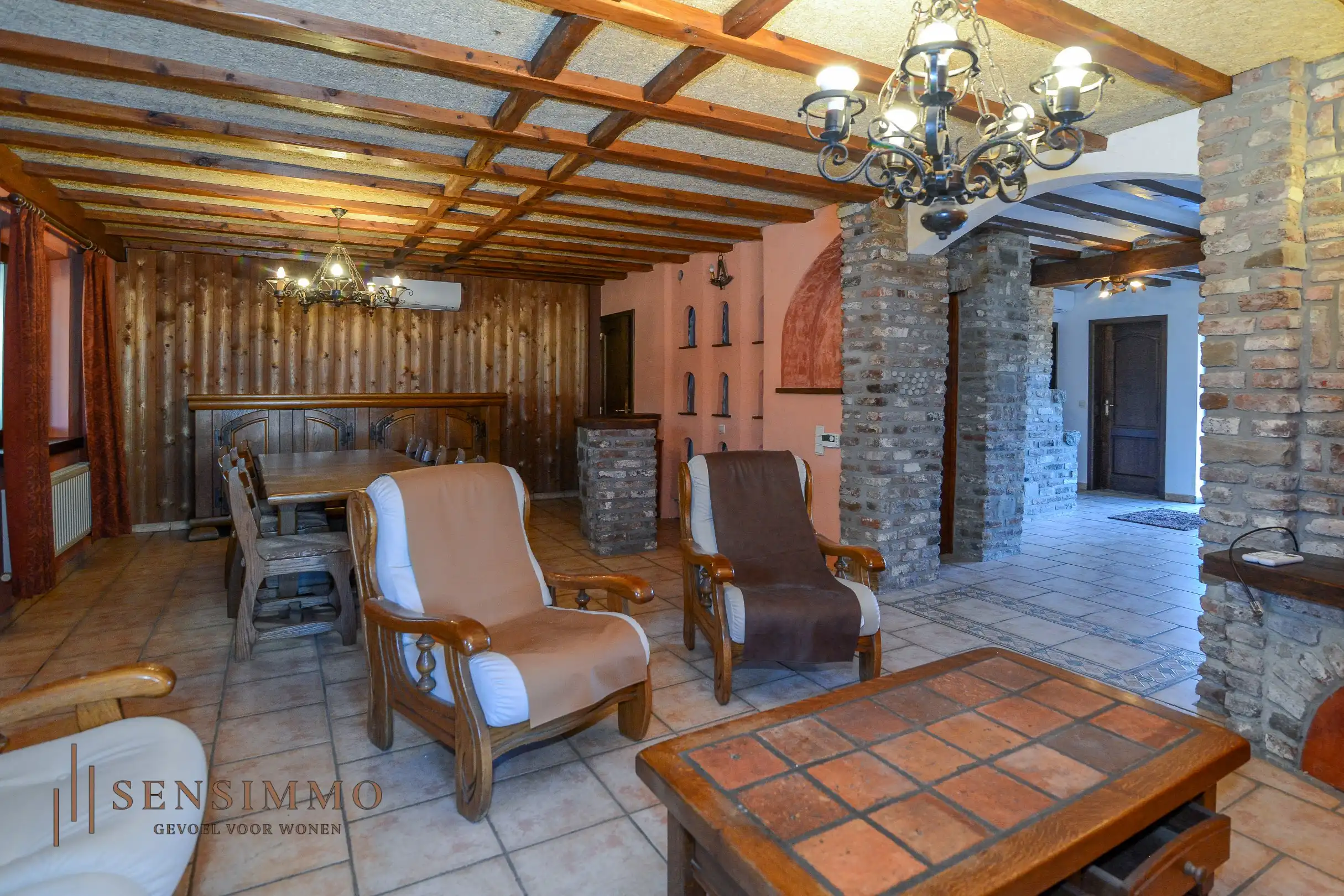 Woning met 3 slaapkamers op ruim perceel van 25a95ca foto 4