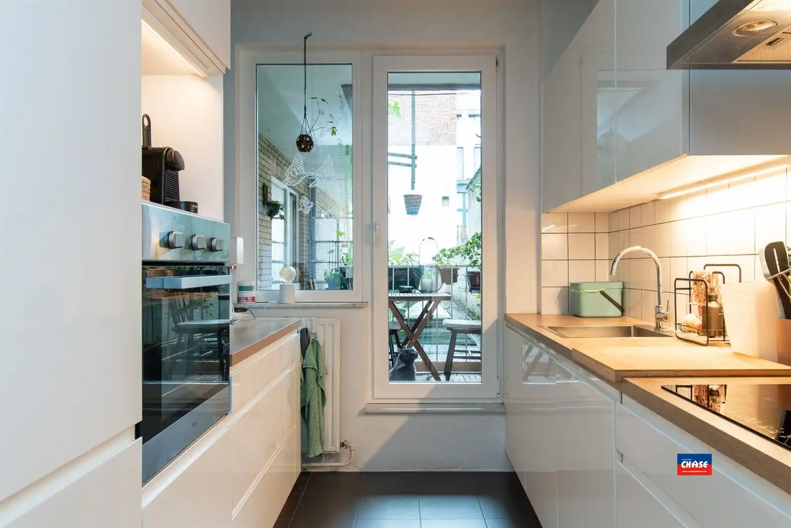 Ruim, instapklaar appartement met drie slaapkamers en terras gelegen op toplocatie! foto 4