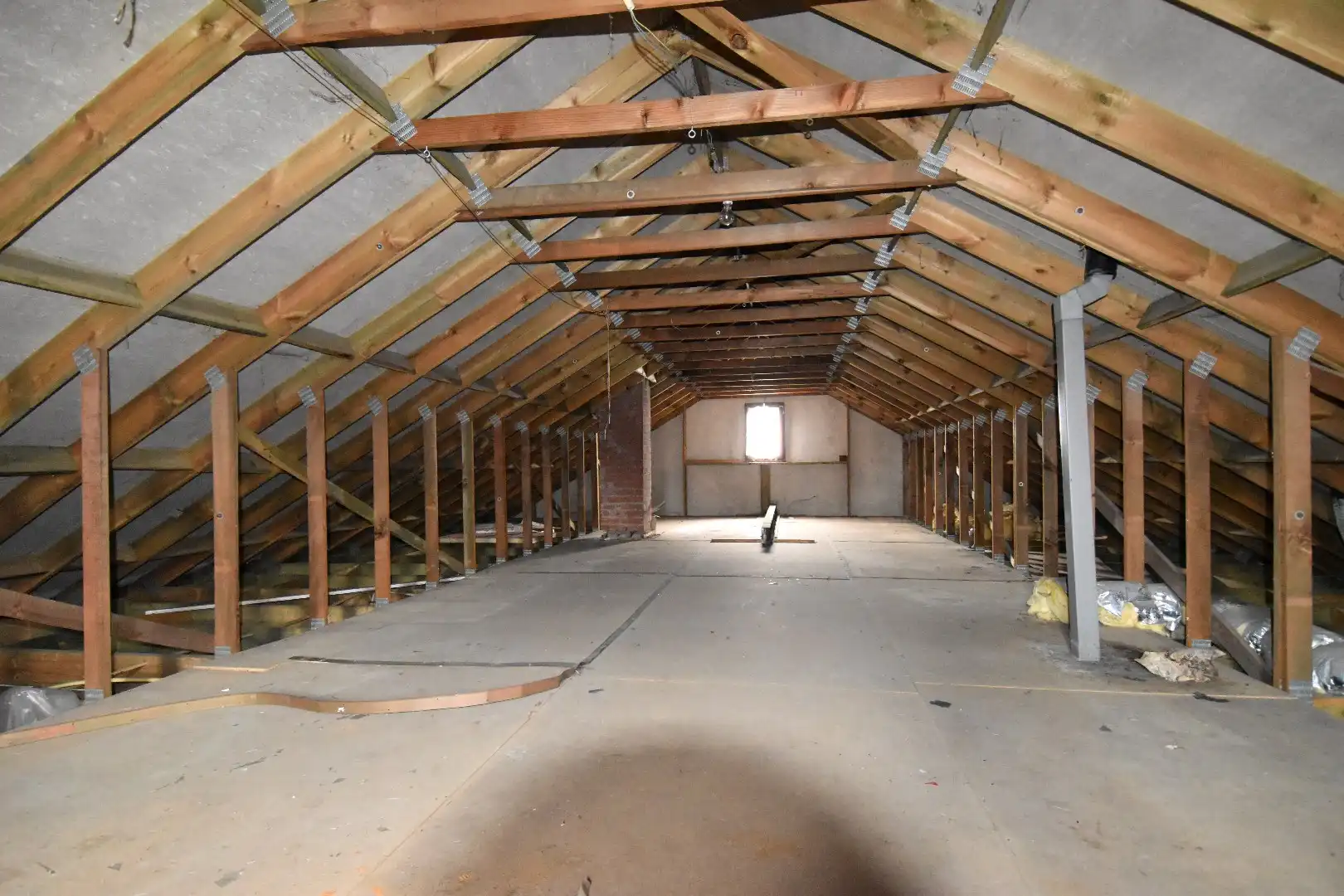 Ruime alleenstaande woning met 2 slaapkamers (mogelijkheid tot meer!), garage en zonnige tuin te koop in Gullegem foto 11