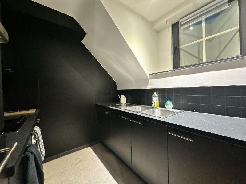 Stijlvol bemeubeld instapklaar dak-duplexappartement (+-75m²)met 2 slpka, autostaanplaats en kelderberging. foto 12