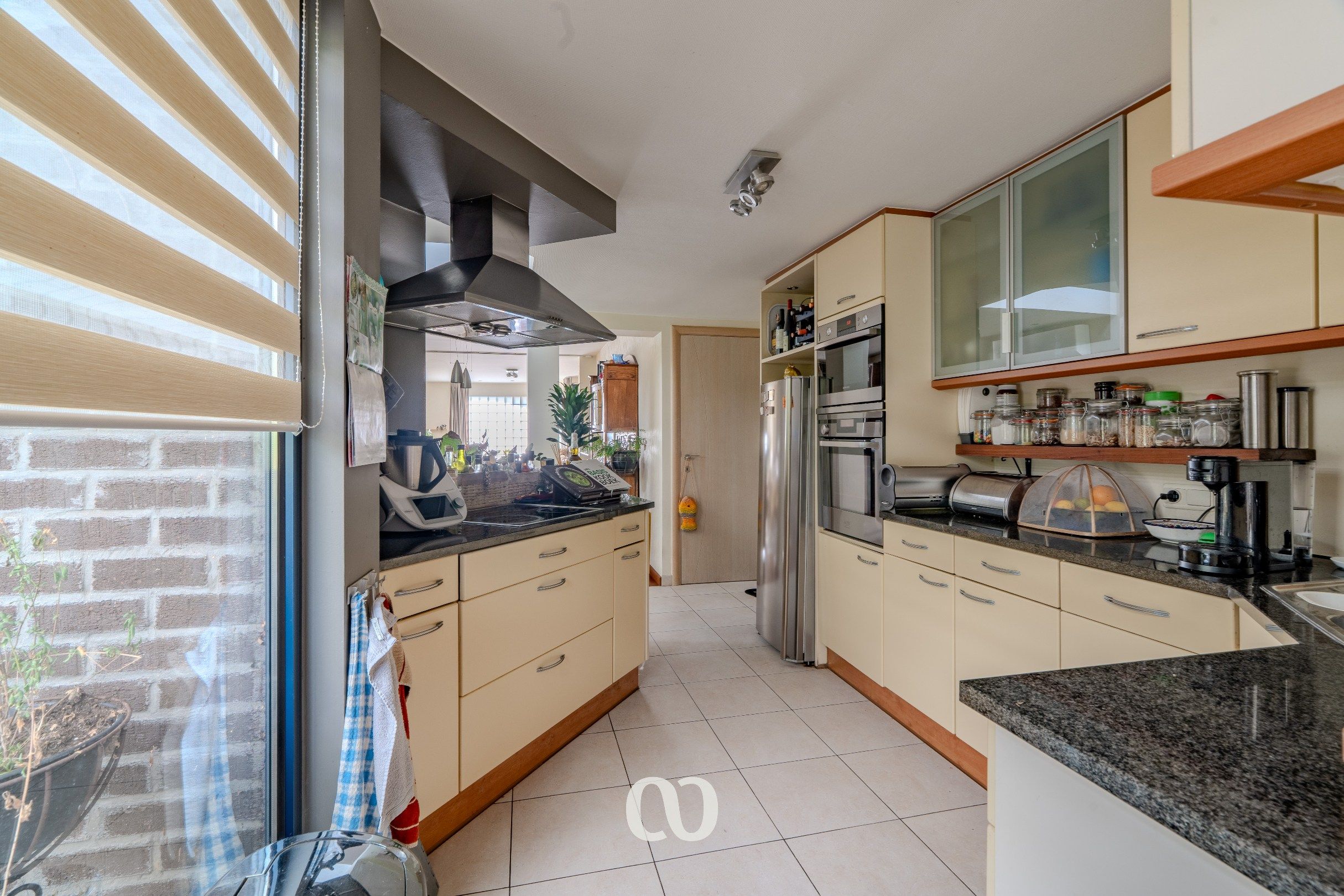 Instapklare woning met zonnepanelen, prachtige tuin en garage foto 7