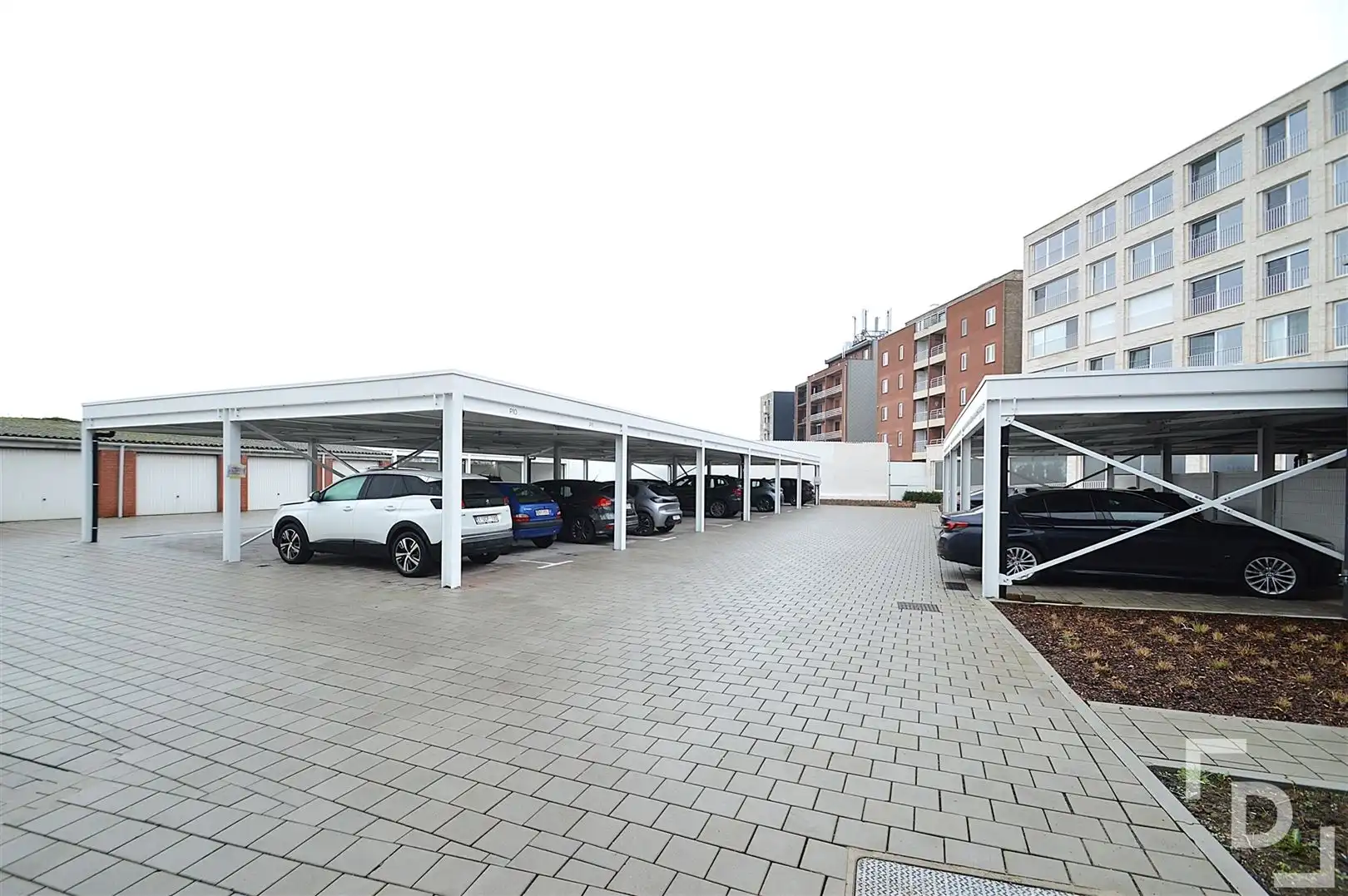 Nieuwbouwappartement met carport te huur te Ieper foto 17