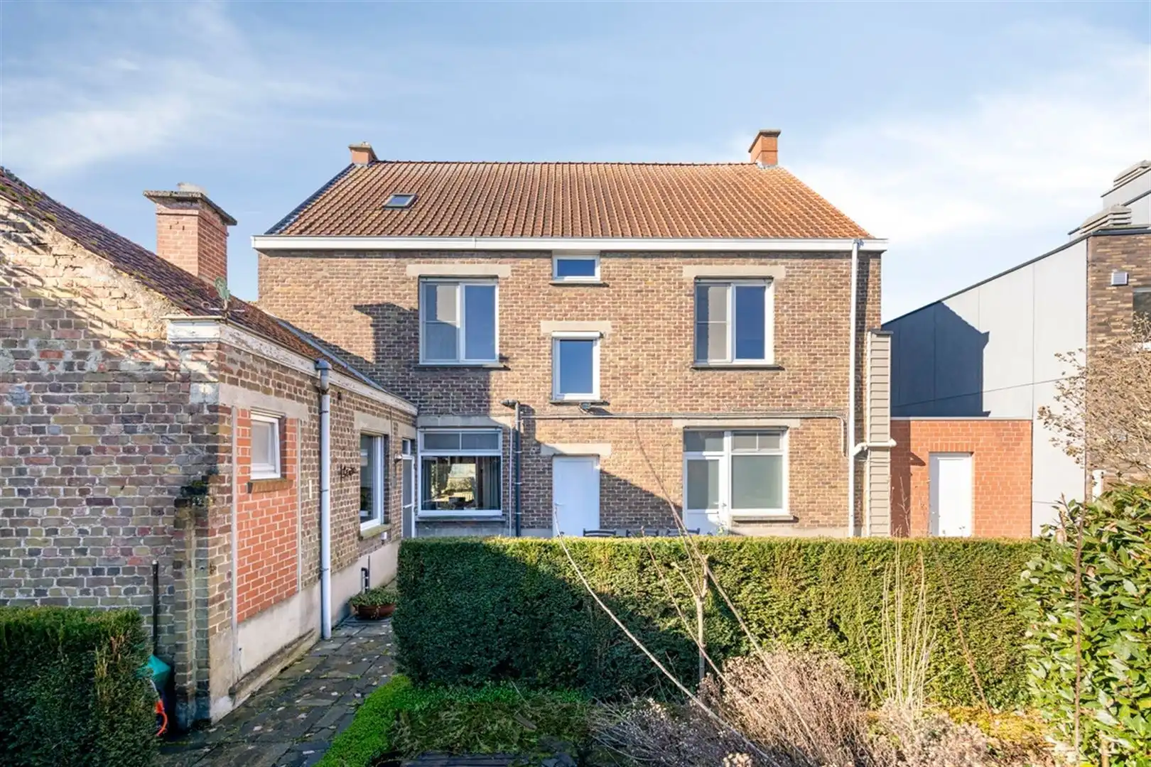 Deel te renoveren woning in deelgemeente Petegem foto 32