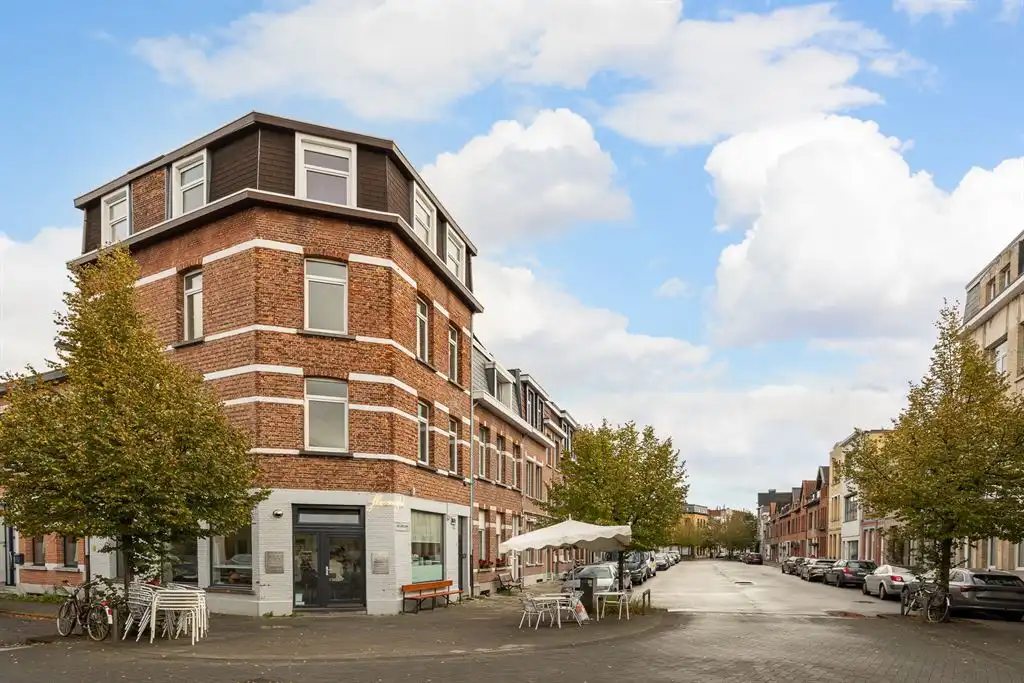 Verhuurd Handelspand en gerenoveerd appartement foto 16
