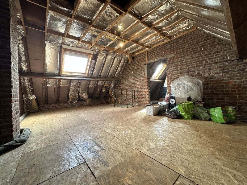 Recent gerenoveerde woning met ruime garage foto 21