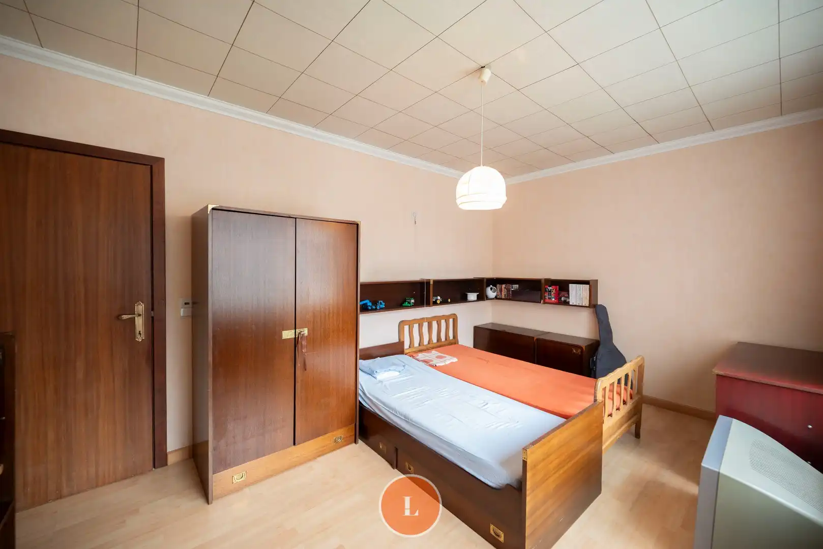 Alleenstaande statige bungalow met tuin en garage foto 11