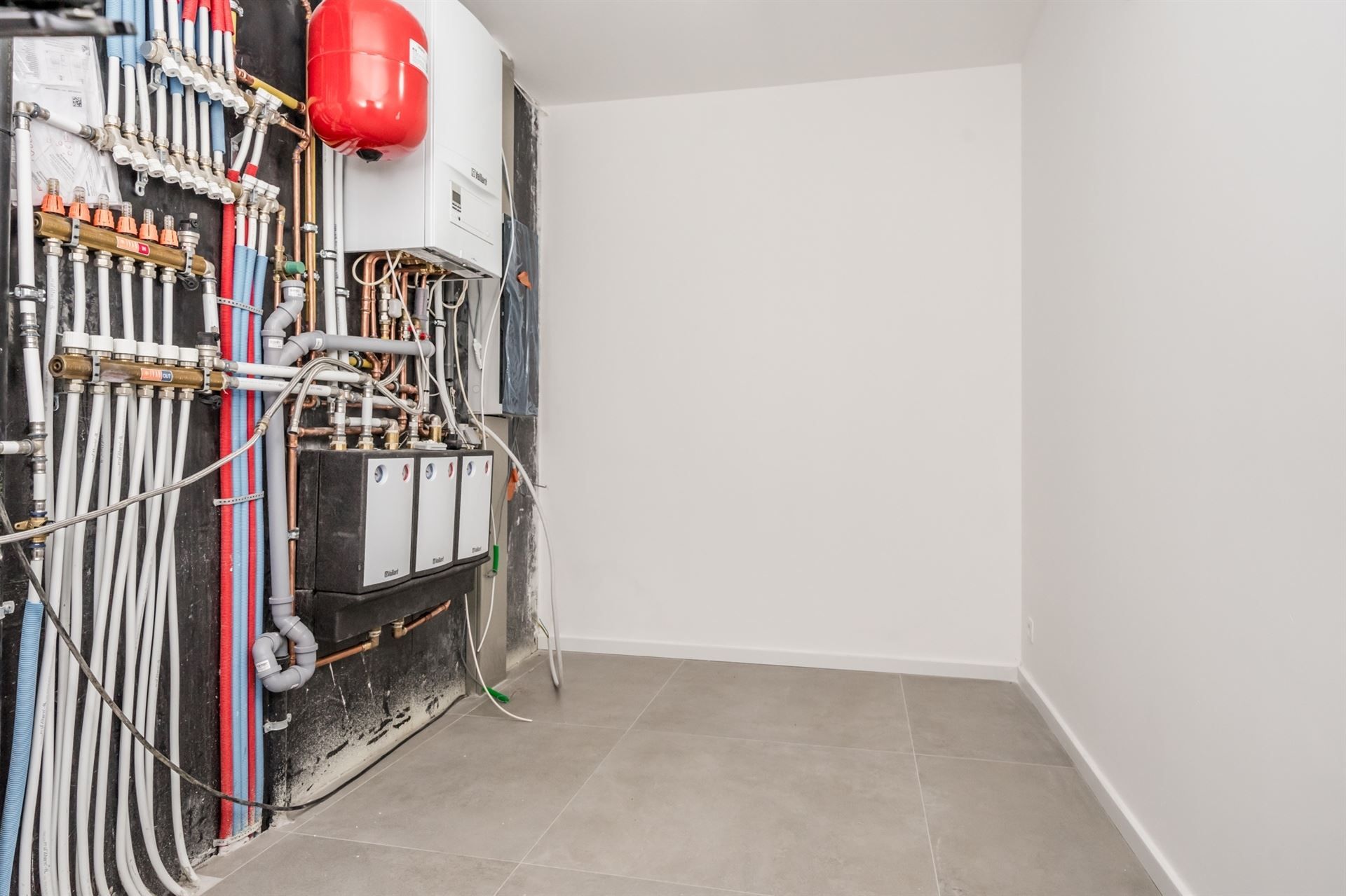 PRACHTIGE HALFOPEN NIEUWBOUWWONING met 3 / 4  slaapkamers en mogelijkheid om Privé met Professioneel te combineren (verkoop met registratierechten!) foto 7