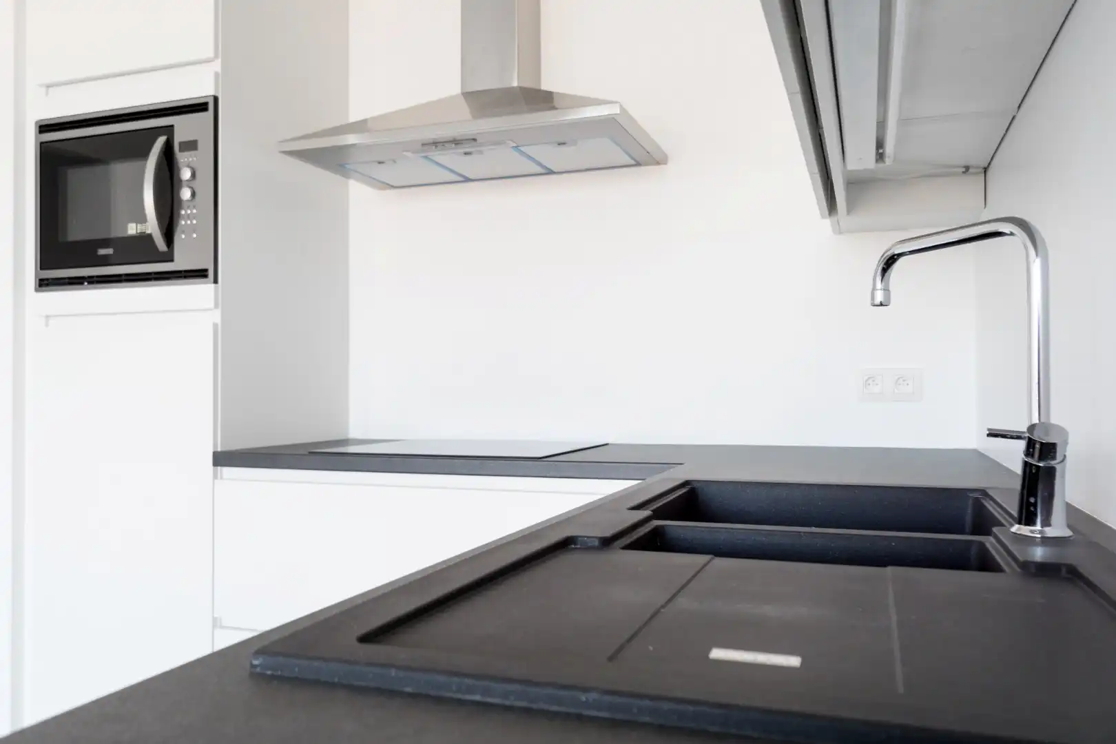 Energie-zuinige nieuwbouw met terras en parking! foto 4