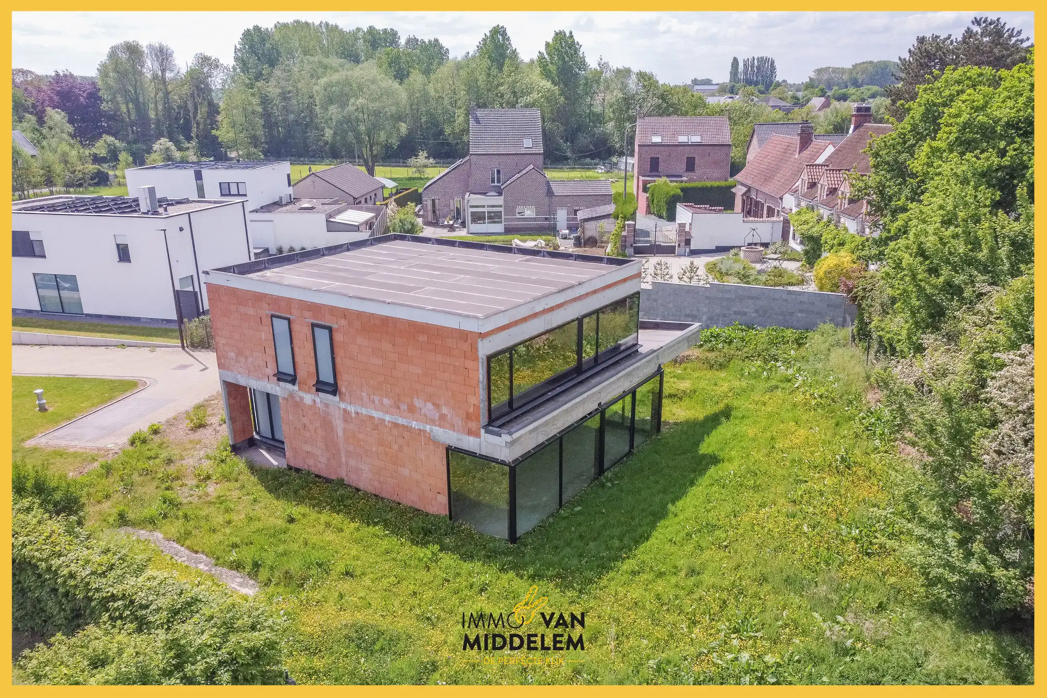 Onder OPTIE! foto {{pictureIndex}}