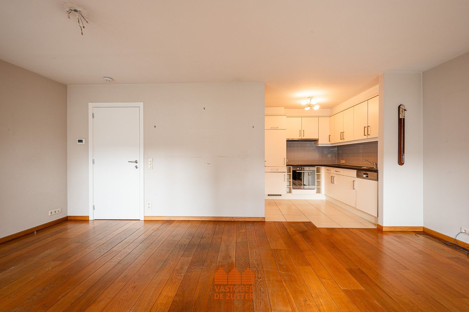 Lichtrijk appartement met twee terrassen en ondergrondse staanplaats te Eeklo foto 5