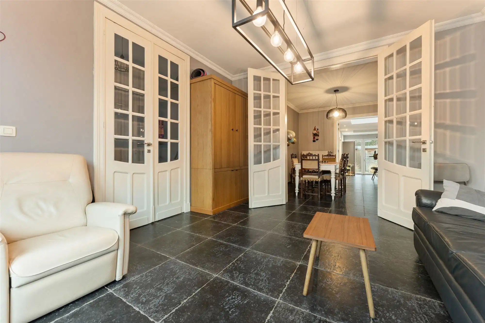 KNAP GERENOVEERDE WONING (175M²) MET 4 SLAAPKAMERS EN LEUKE STADSTUIN TE HASSELT foto 6