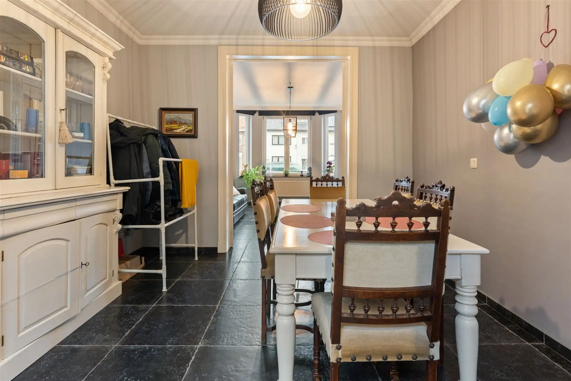 KNAP GERENOVEERDE WONING (175M²) MET 4 SLAAPKAMERS EN LEUKE STADSTUIN TE HASSELT foto 6