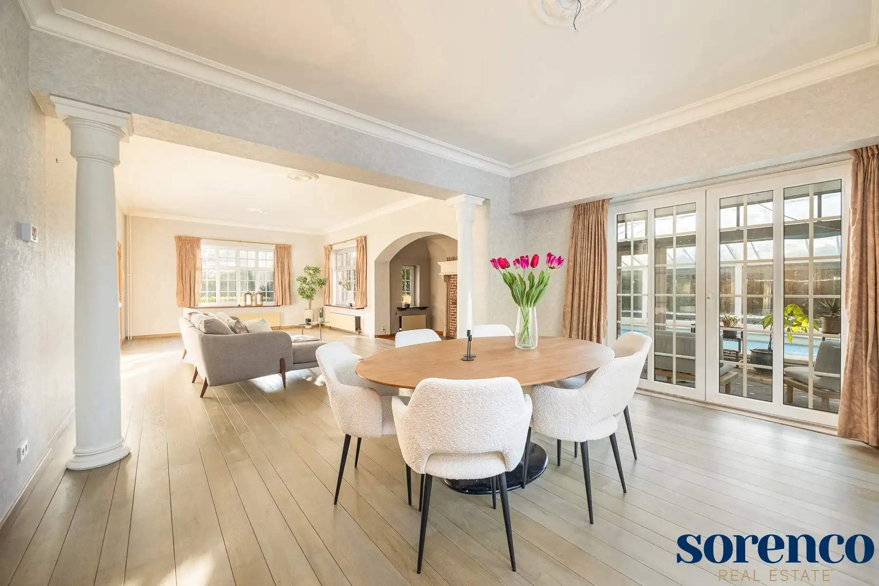 Charmante villa met zwembad op een mooi perceel  foto 2