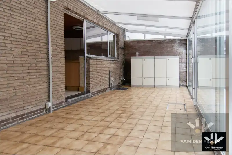 DEGELIJKE GEZINSWONING  MET GARAGE  IN DE SINT-CATHARINAWIJK foto 12