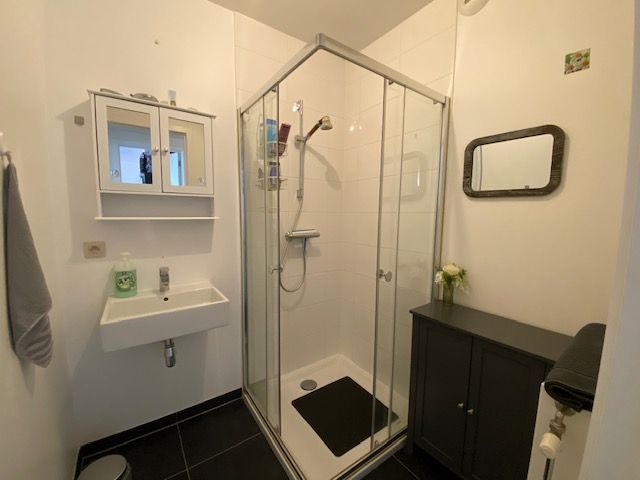 RUIM (131m²) INSTAPKLAAR  APPARTEMENT MET 2 SLAAPKAMERS, TERRAS, ONDERGRONDSE AUTOSTAANPLAATS EN KELDER foto 15