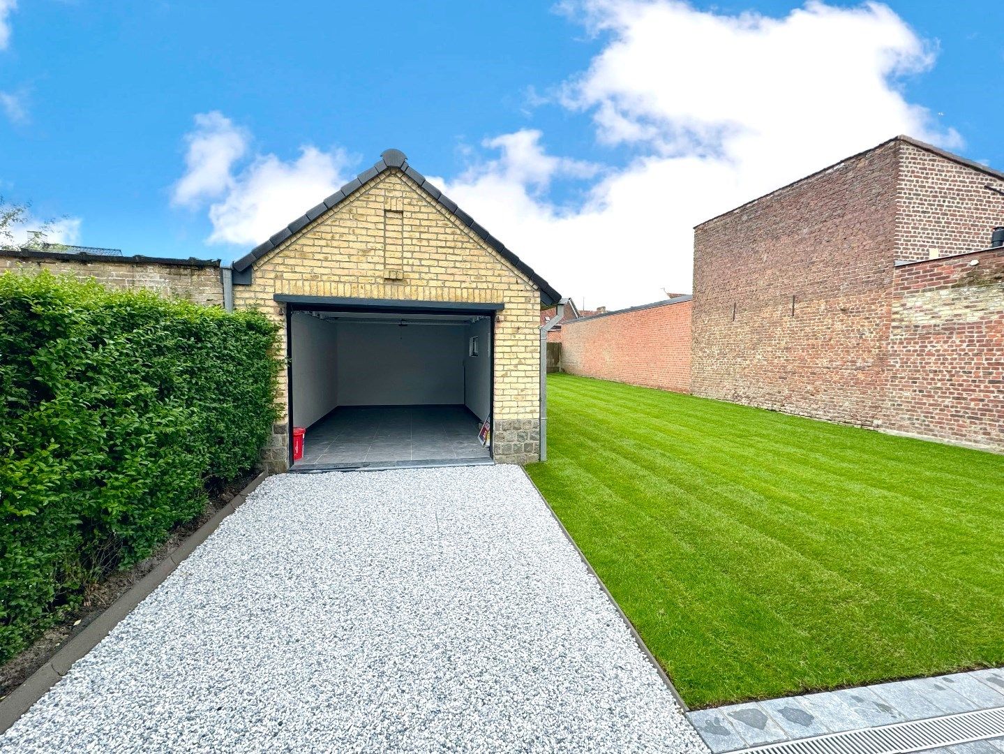 INSTAPKLARE WONING MET 3 SLPKS, TUIN EN GARAGE foto 4