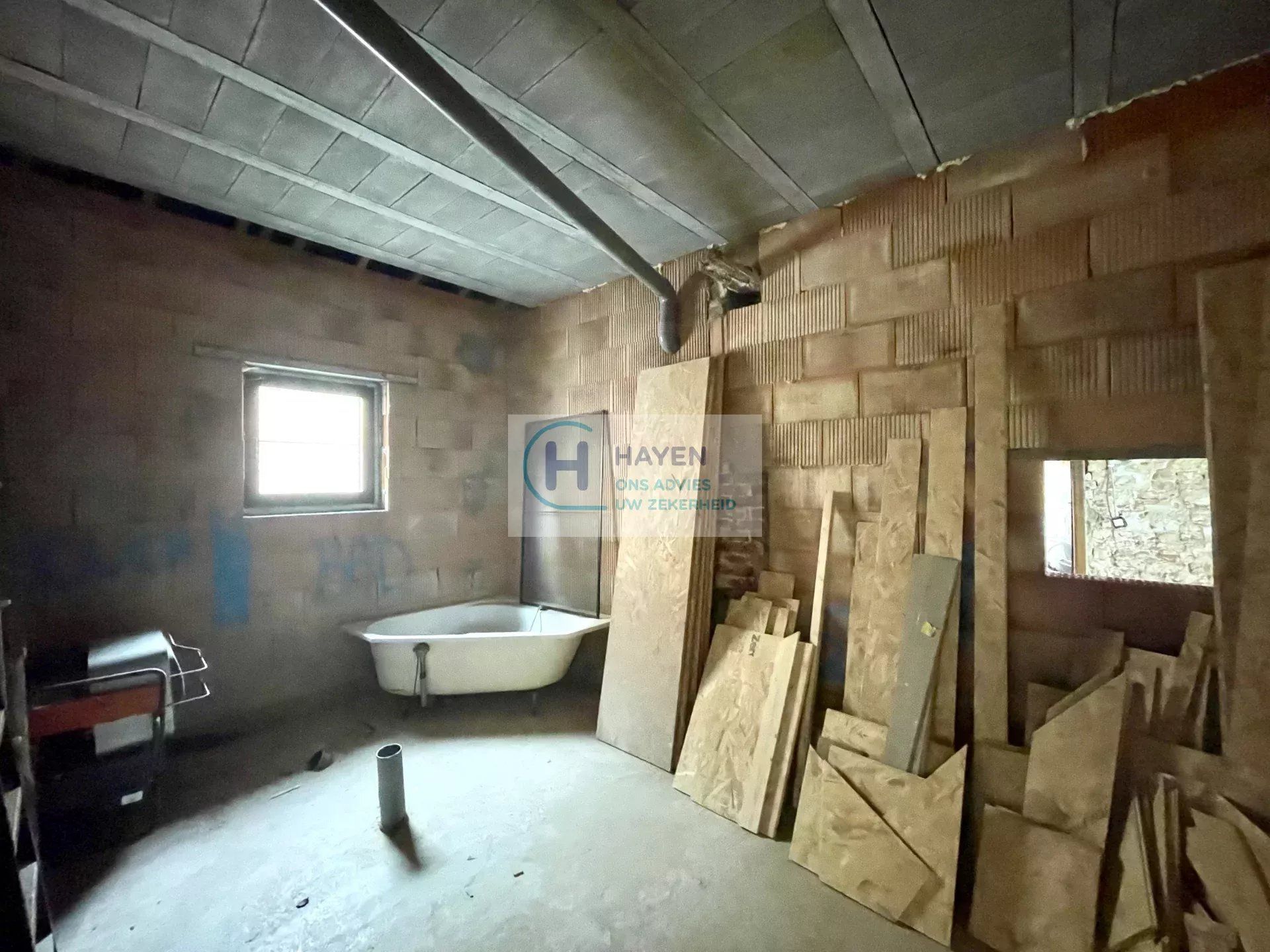 Zeer ruime woning in afwerkingsfase met veel potentieel op een groot perceel van 2.140m² foto 28