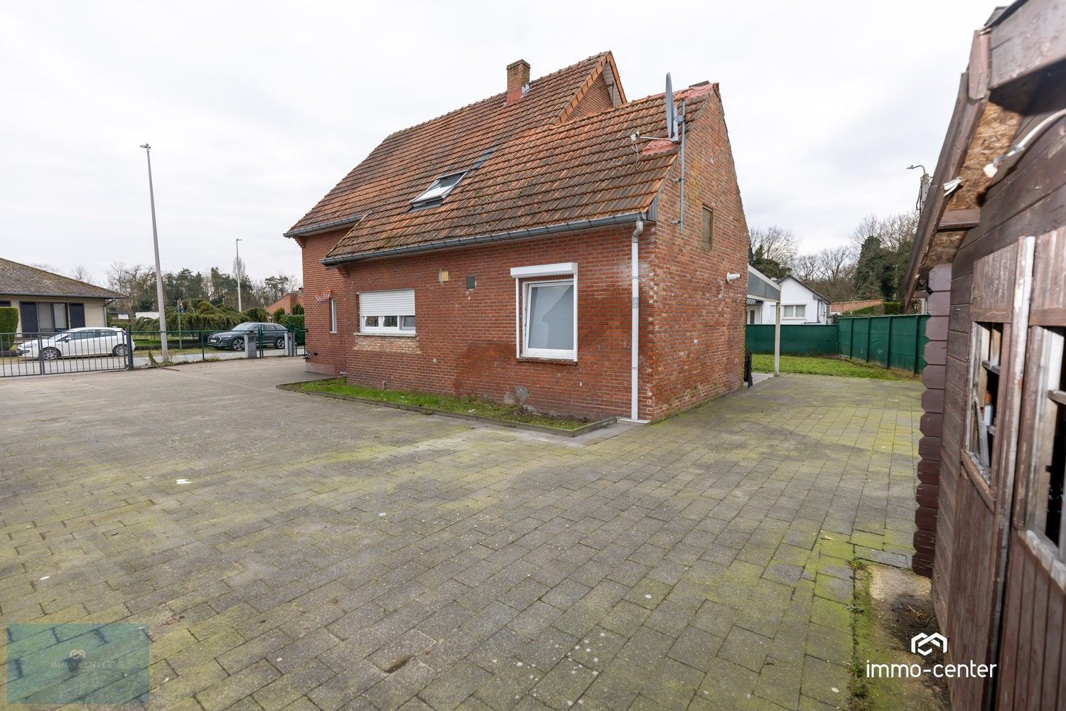 Ruime open bebouwing met westgerichte tuin in Genk foto 5