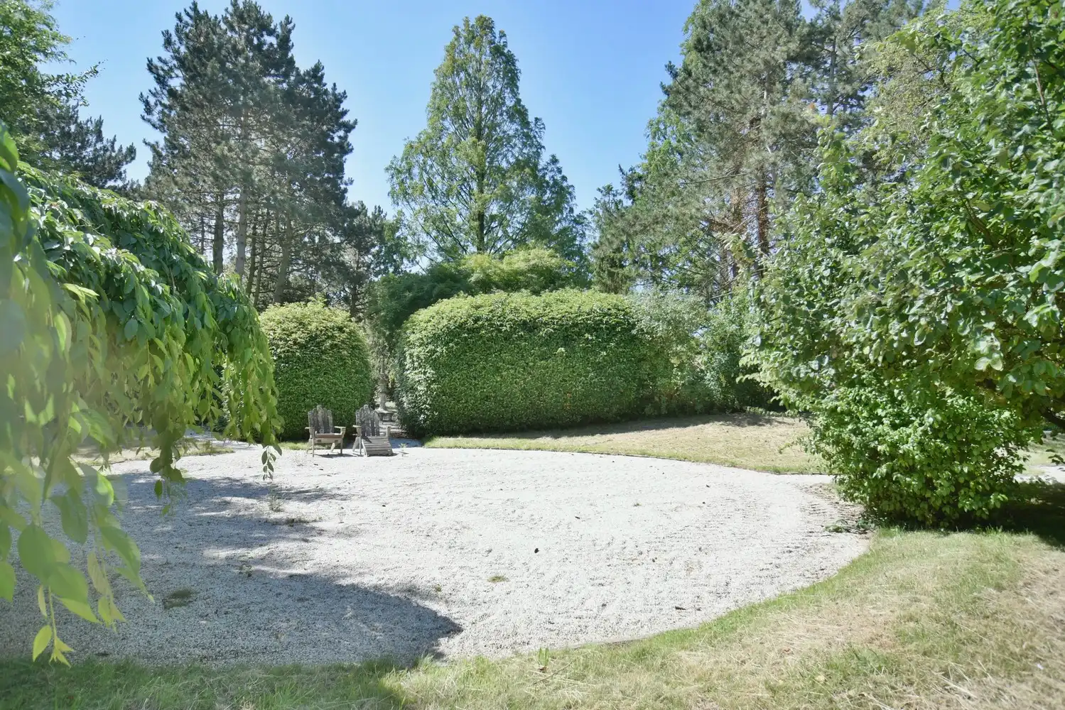 Karaktervolle hoeve met schuur, binnenkoer en prachtige tuin vlakbij Maastricht foto 8