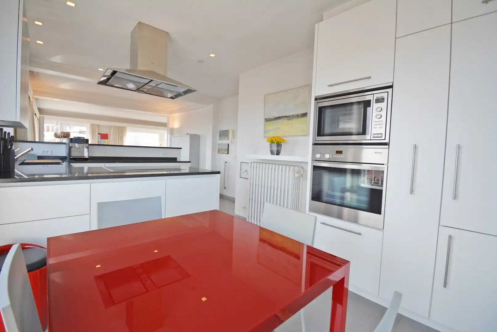 Ruim en lichtrijk hoek appartement met 2 slaapkamers foto 9