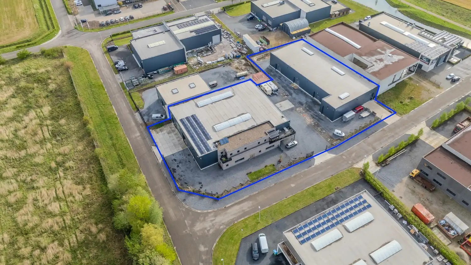 Multifunctioneel industriecomplex met woongelegenheid op topligging te Lanaken foto 2