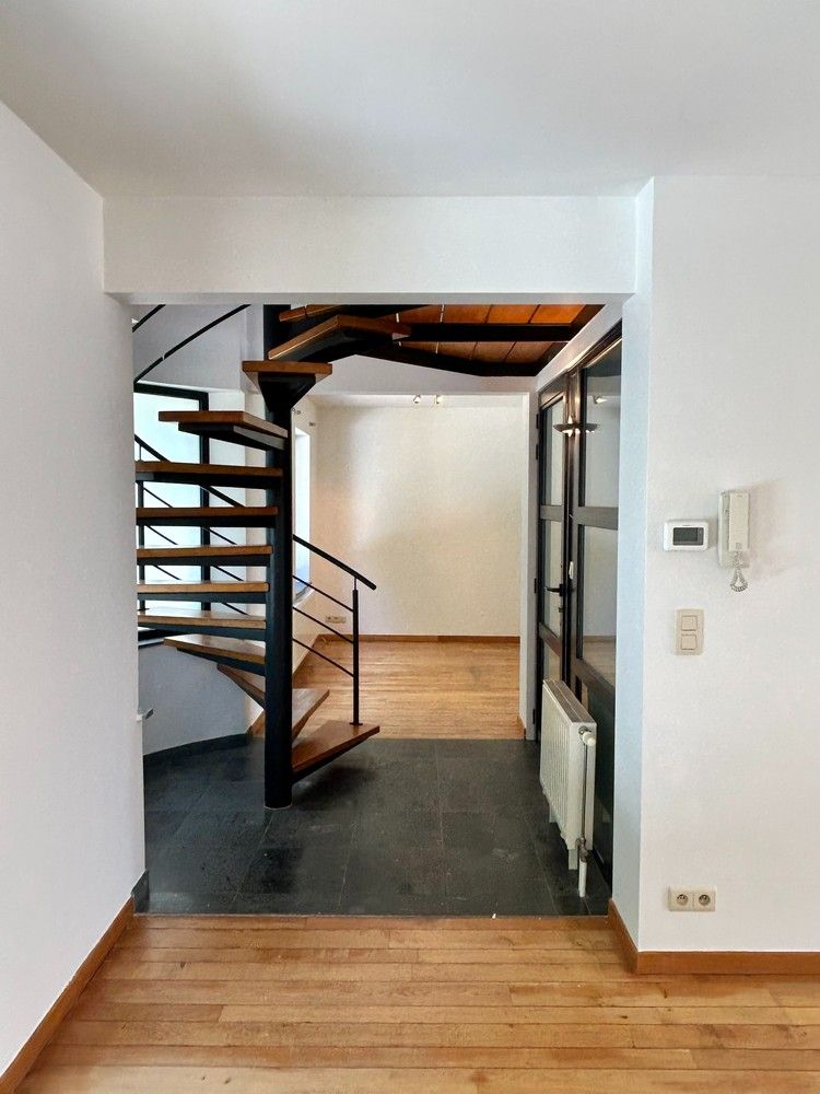 Zeer ruim duplex appartement met panoramisch uitzicht foto 3