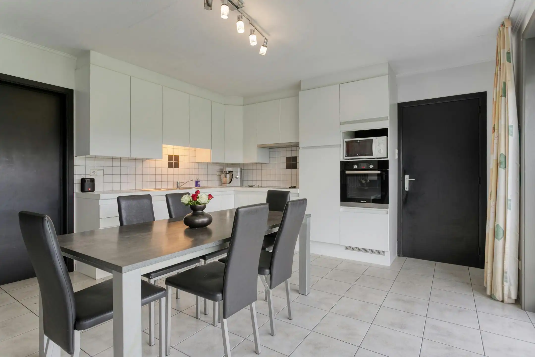 Karaktervolle villa op ruim perceel te koop in Roeselare foto 8