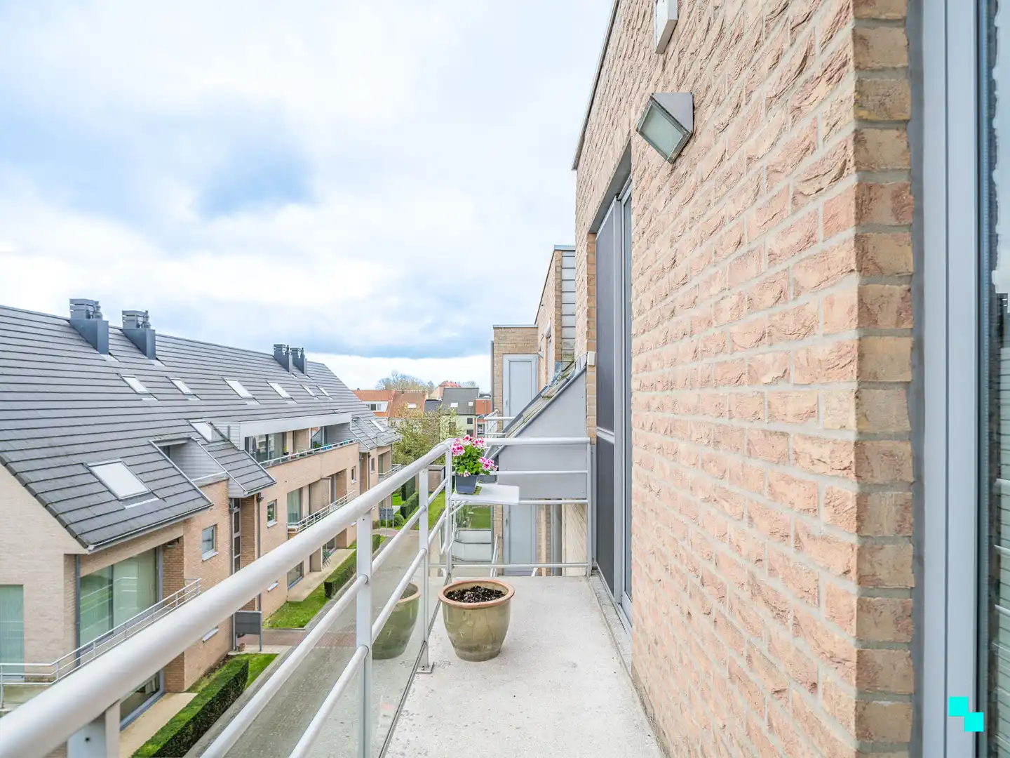 Lichtrijk duplexappartement met drie slaapkamers aan de rand van Gent foto 7