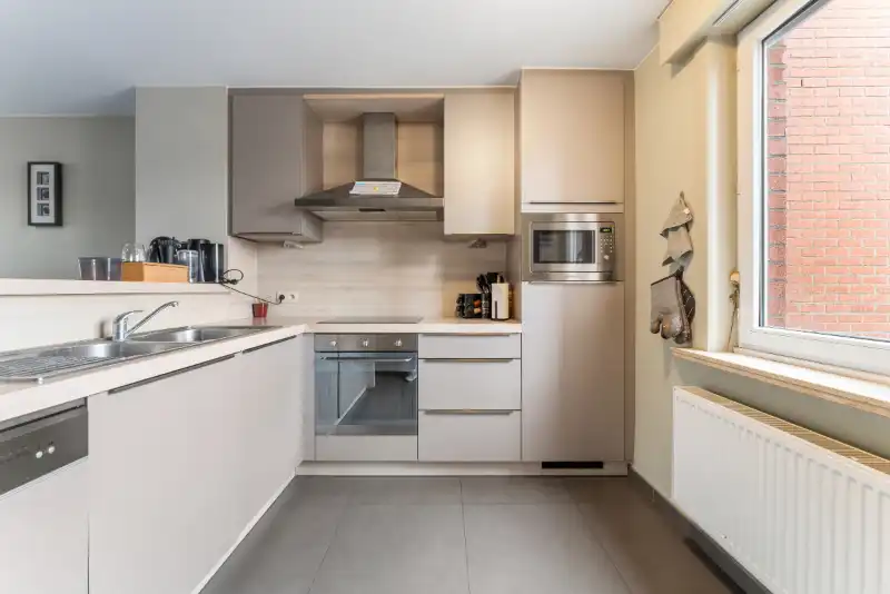 Genoveerd appartementsgebouw met drie appartementen en handelsruimte foto 16