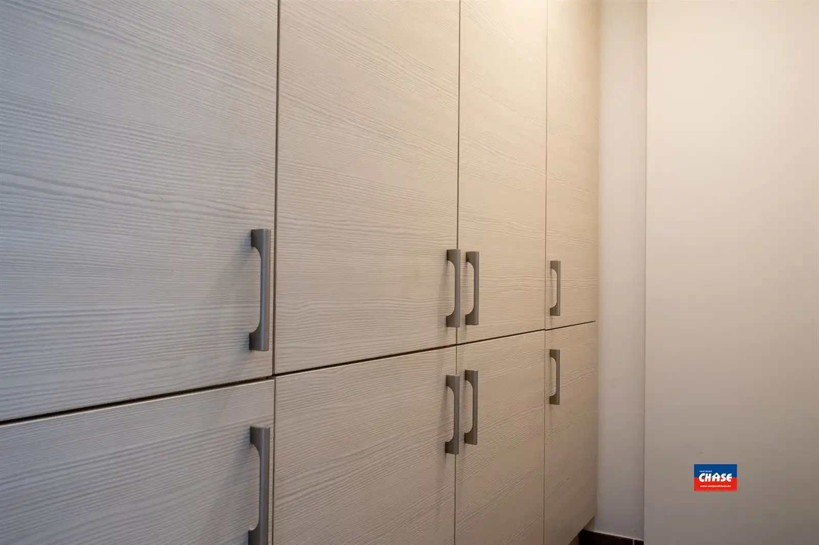 Gerenoveerde rijwoning met 3 slpks en grote tuin foto 12