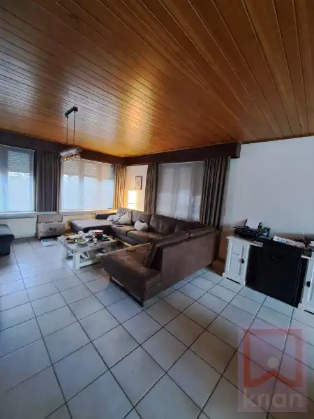 Grote ruime woning met 4 slaapkamers, tuin, garage en carport foto 12