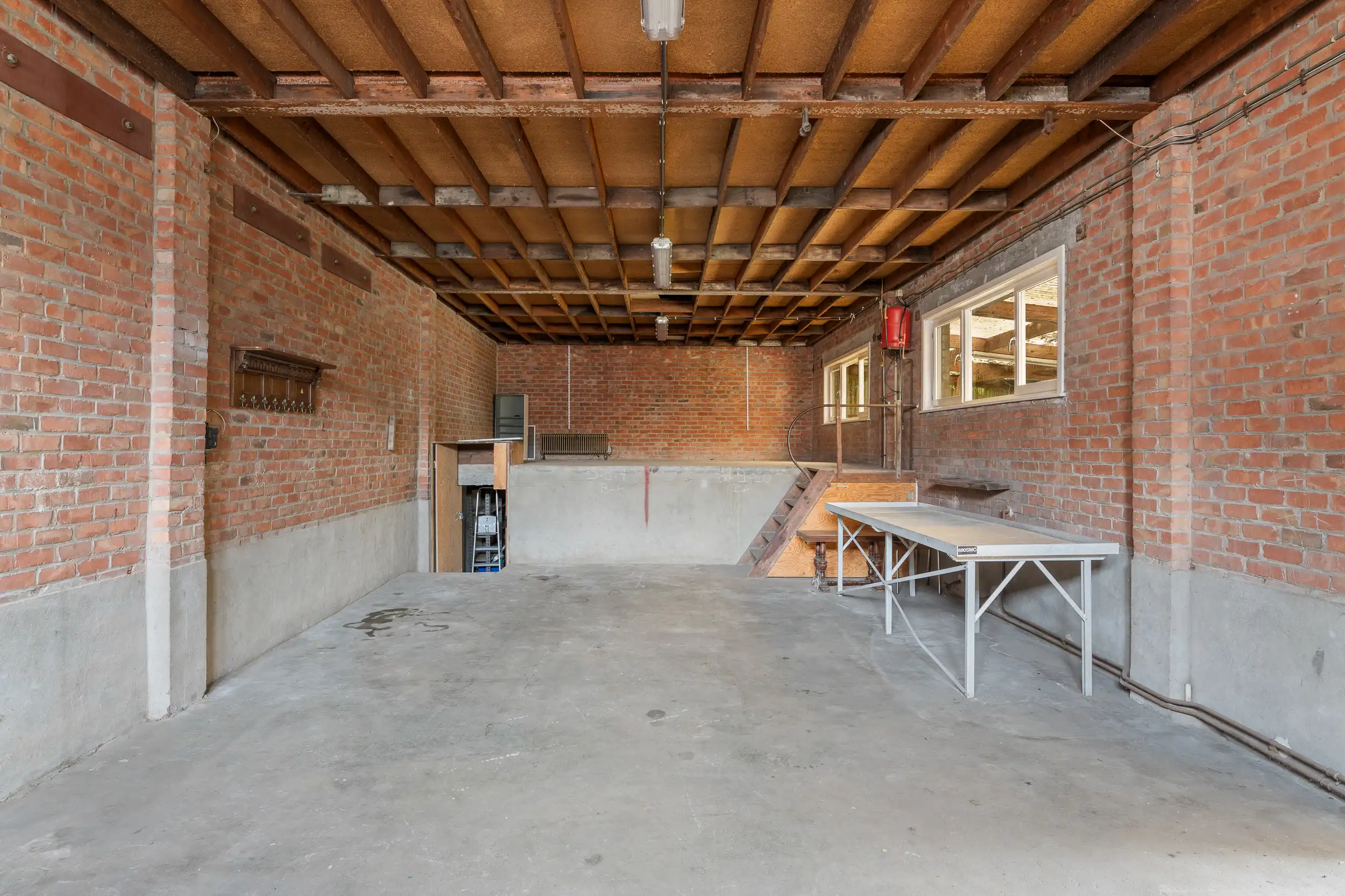 Ruime bungalow met magazijn op 1.101 m² grond foto 14
