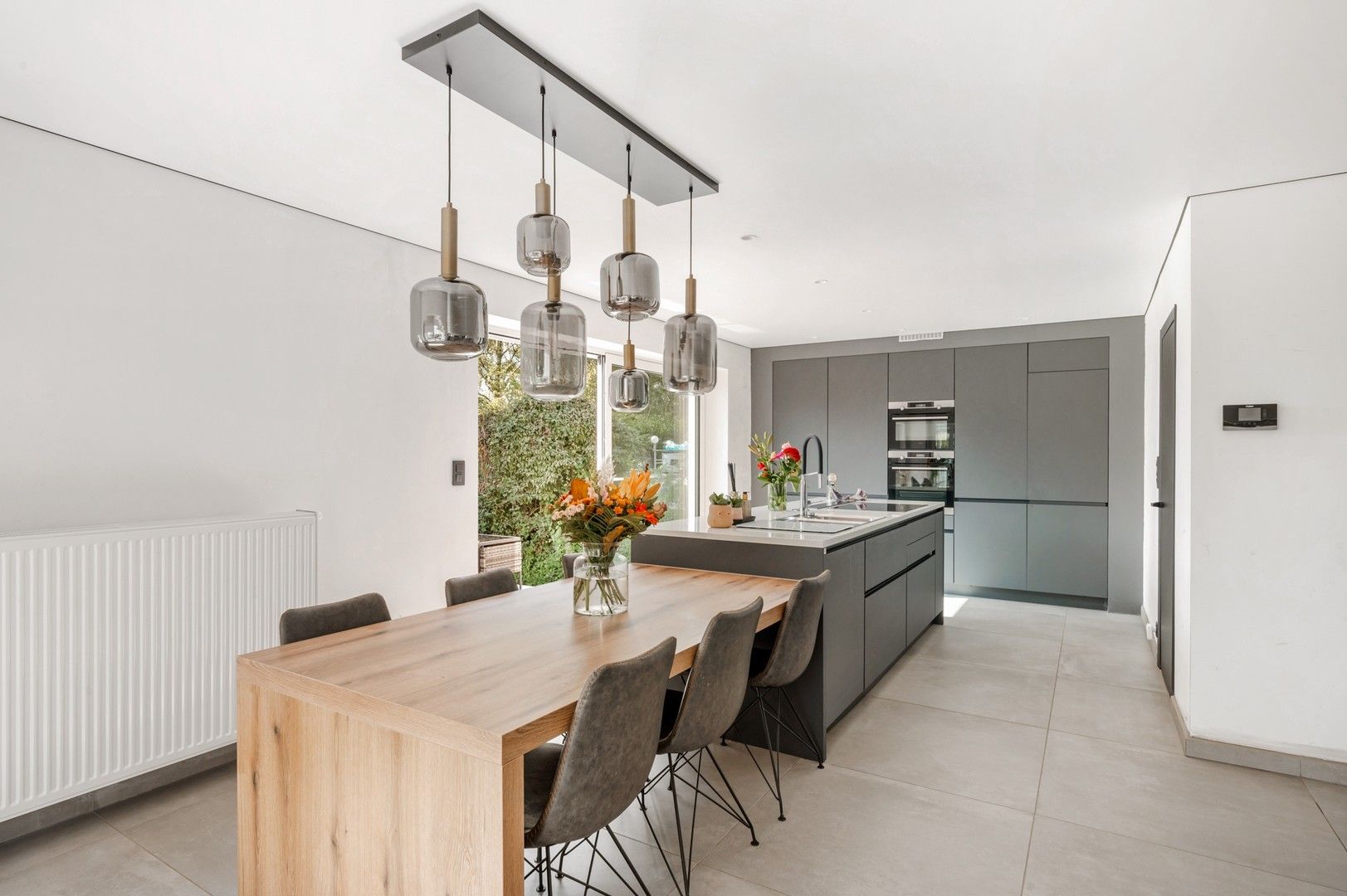 Energiezuinige woning met 6 slaapkamers, kelderverdieping met garage, knusse tuin en vooral enorm veel mogelijkheden foto 5