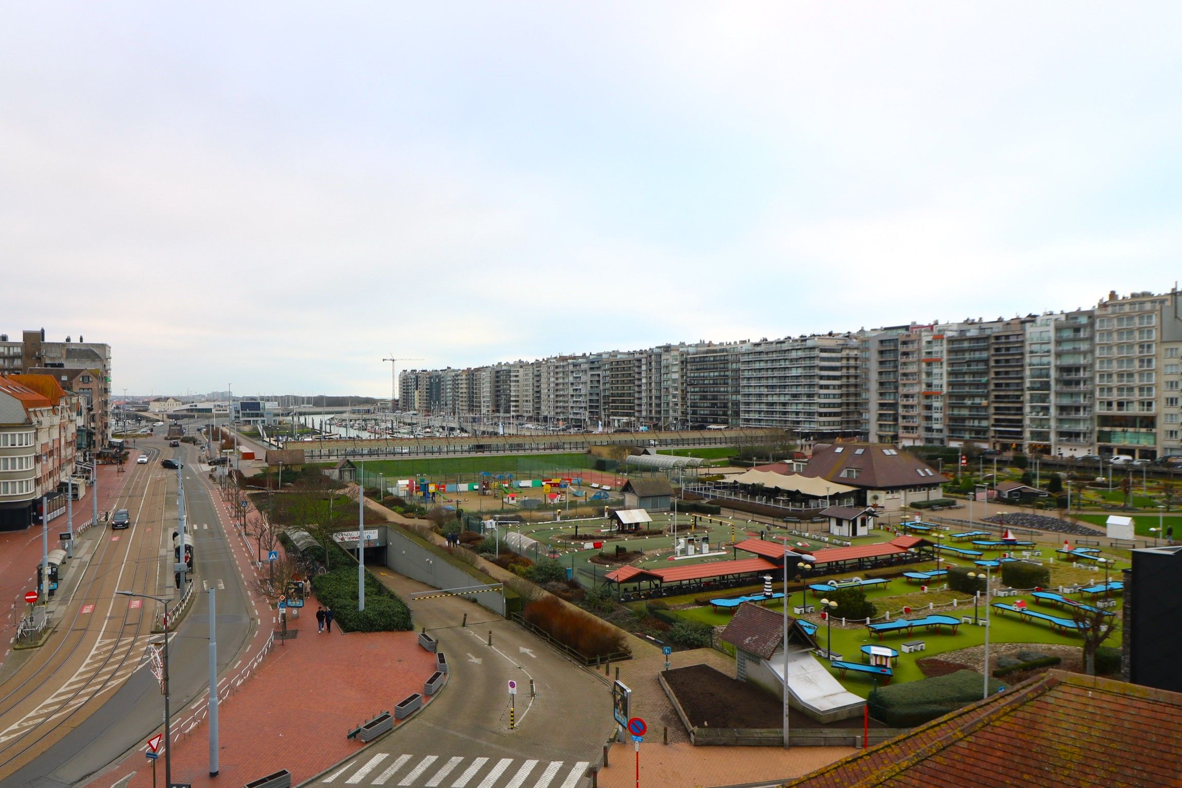Zeer ruim appartement (139m²) met prachtig zicht op Leopoldpark, jachthaven en zee.  foto 10