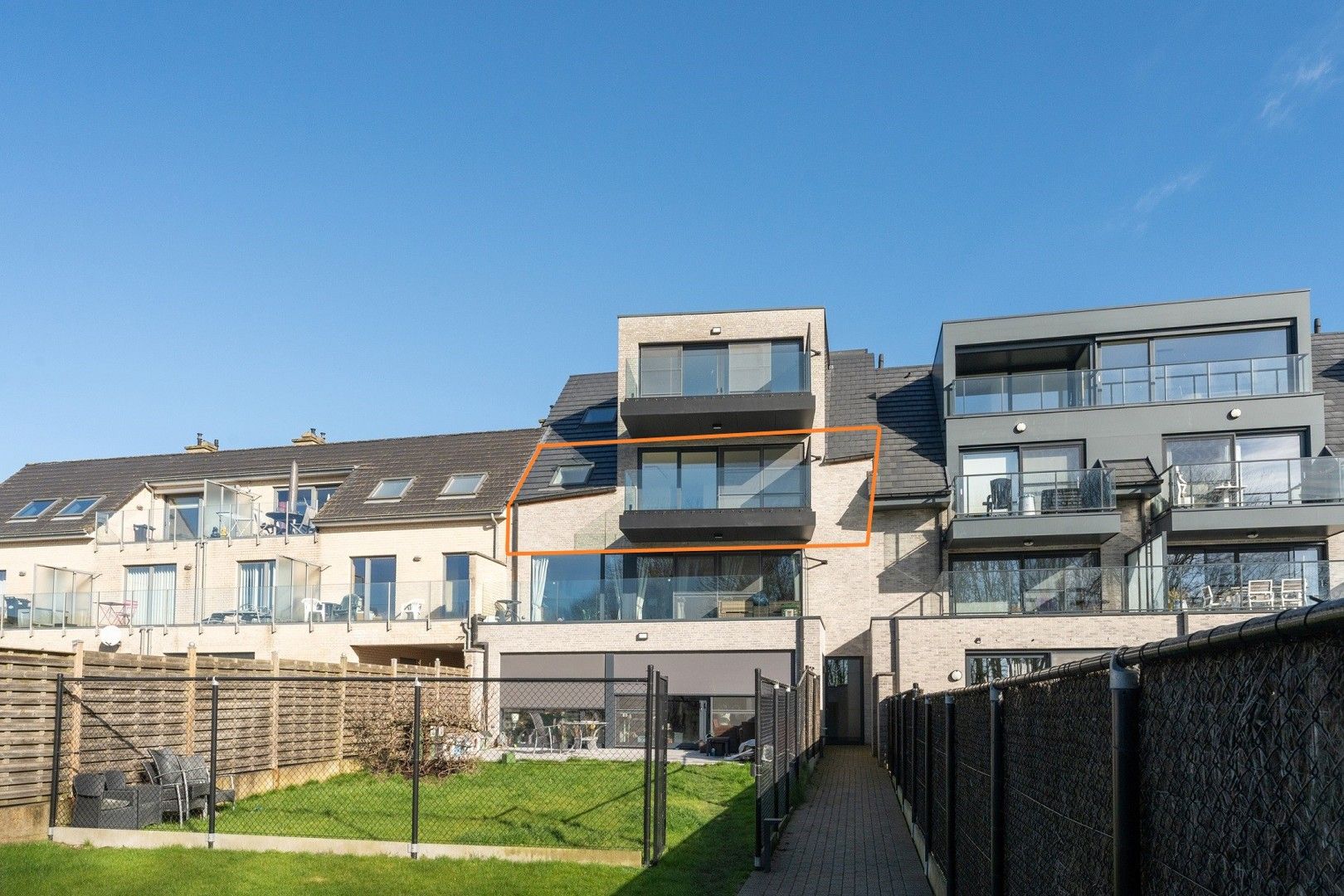 Ruim recent nieuwbouwappartement met terras aan de stadsrand - mog. tot aankoop van garagebox foto 12