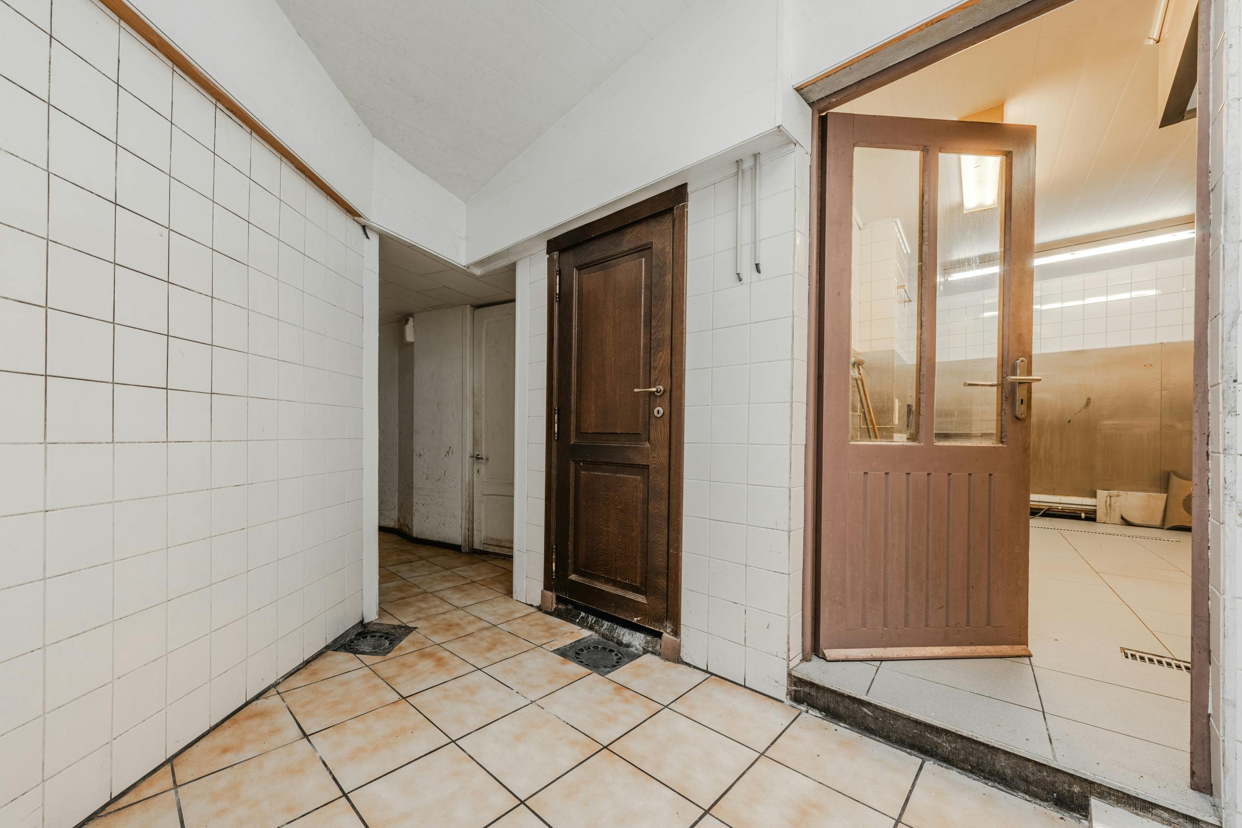 Goed gelegen handelspand met veel potentieel in Lombardsijde foto 11