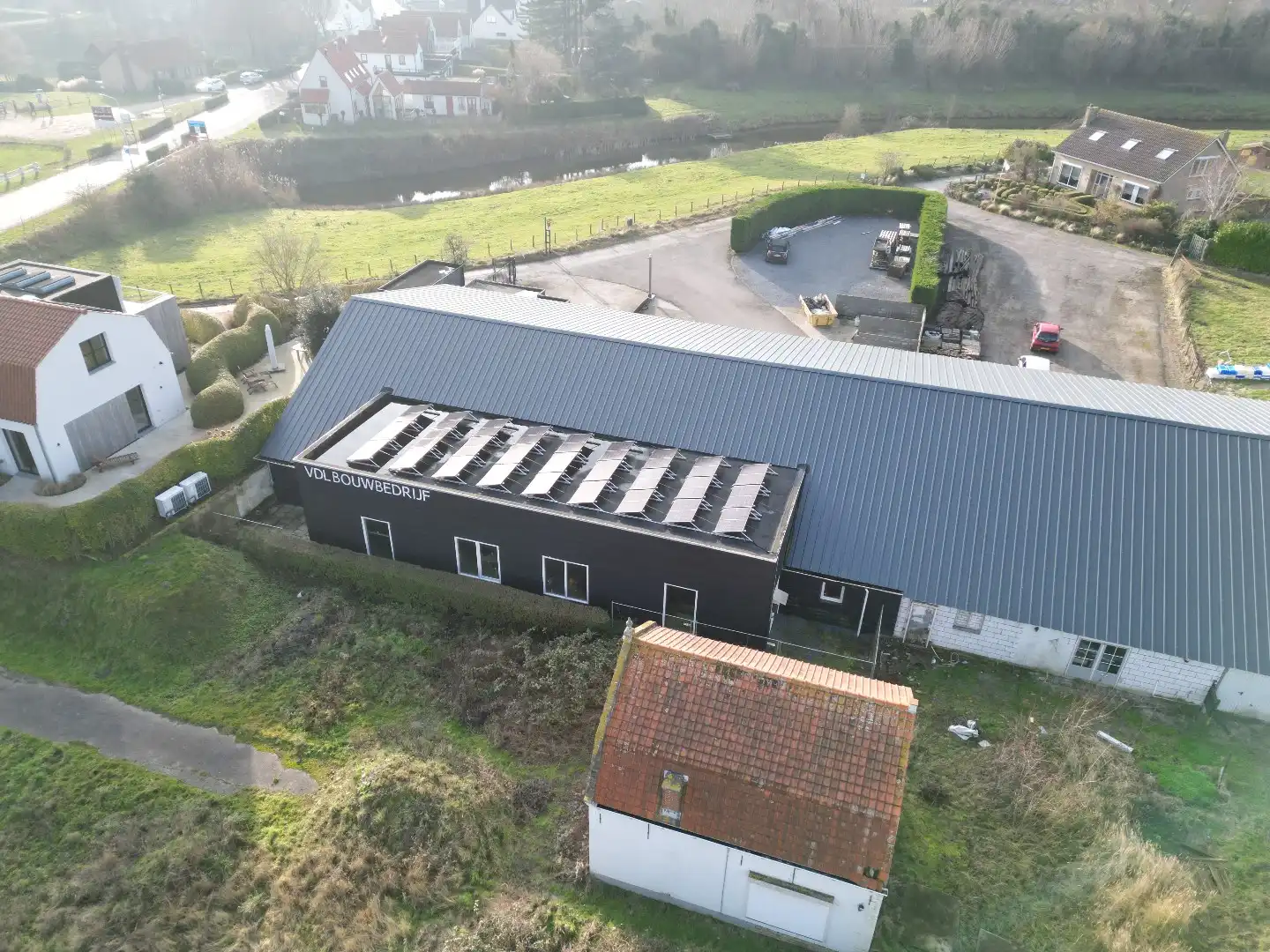 "Ruime hangar in Retranchement biedt talloze mogelijkheden voor industrieel gebruik" foto 6